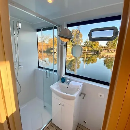 Отель Lieblingsplatz Parey - Schwimmendes Hausboot Экстерьер фото