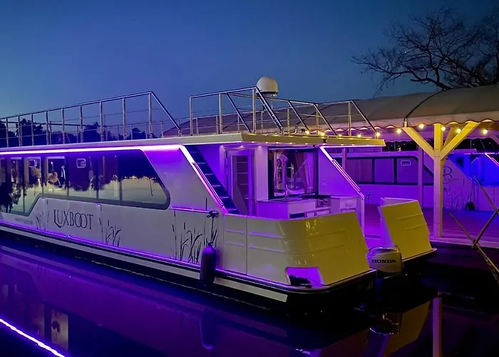Lieblingsplatz Parey - Schwimmendes Hausboot