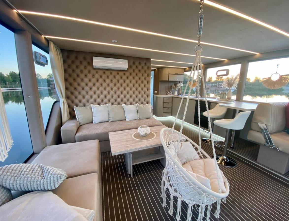 Hotel en barco Lieblingsplatz - Schwimmendes Hausboot