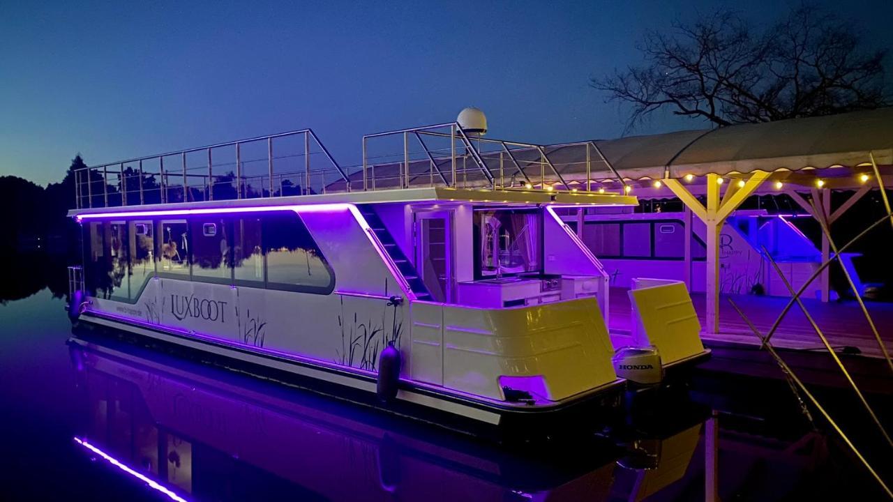 Botel Lieblingsplatz - Schwimmendes Hausboot